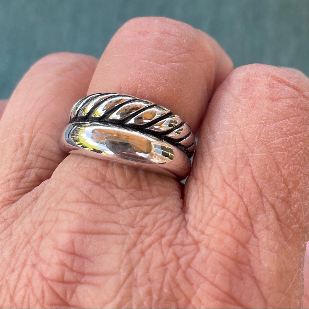Silver Twisted Band Ring size 7 Premier Designs